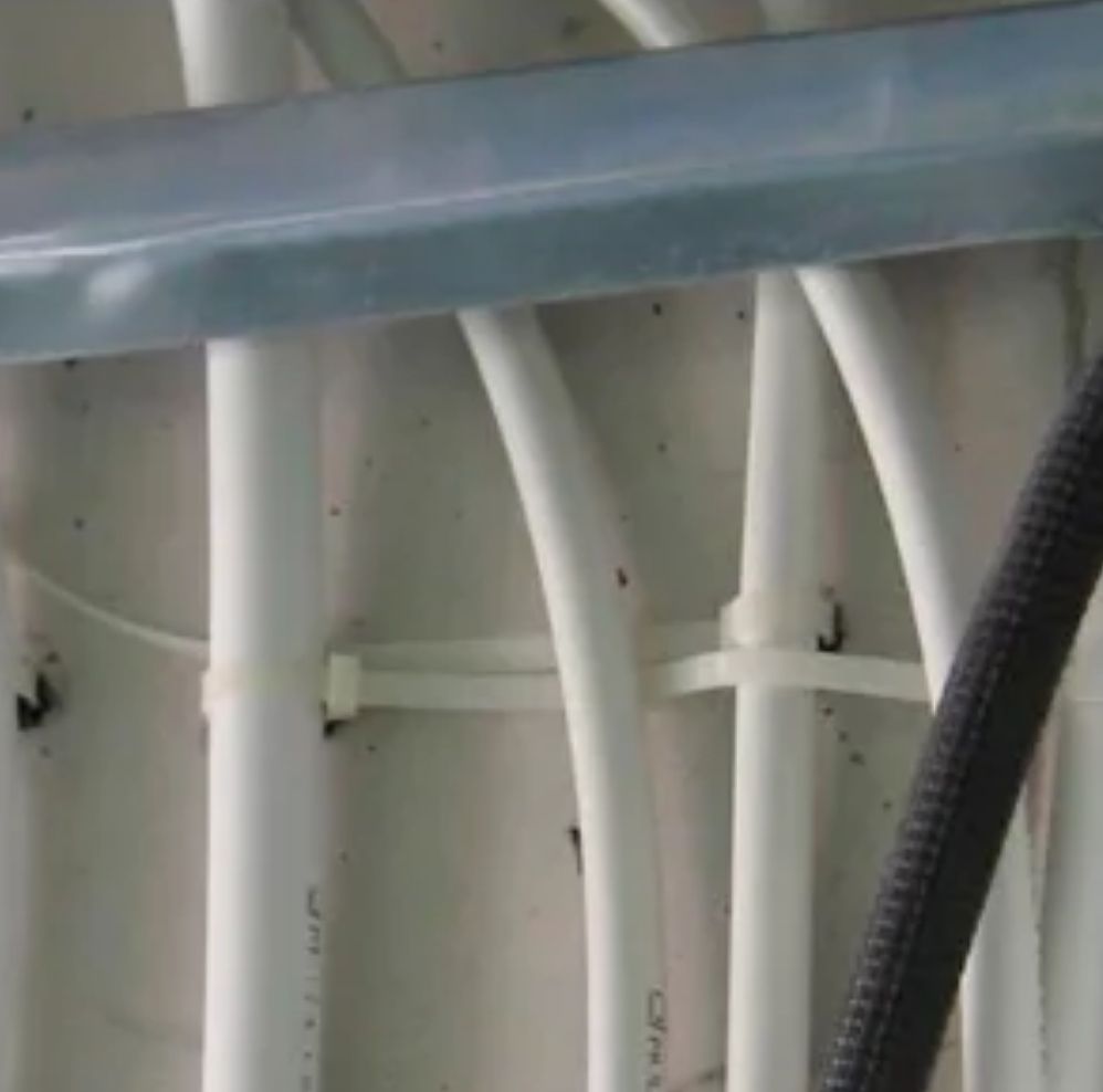 LATA 250U. PLUGUE DE NYLON PRETO 6*30 CAB. PEQUENA INSERÇÃO MANUAL