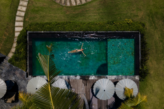 Baeza celebra que la Costa del Sol podrá rellenar sus piscinas privadas a partir del 1 de junio