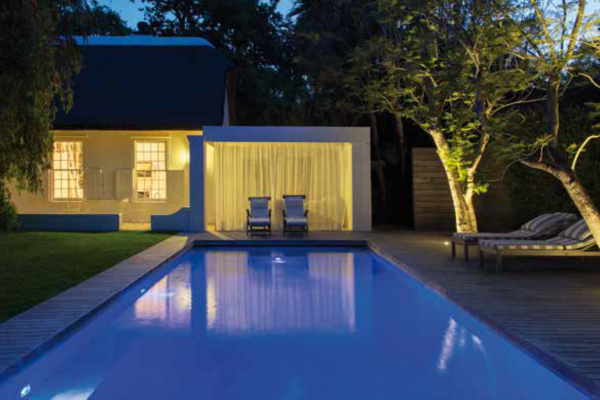 La iluminación y su función ambiental en la piscina